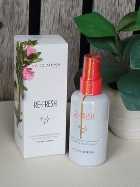 My Clarins RE-FRESH Hydrating Beauty Mist - White & Red